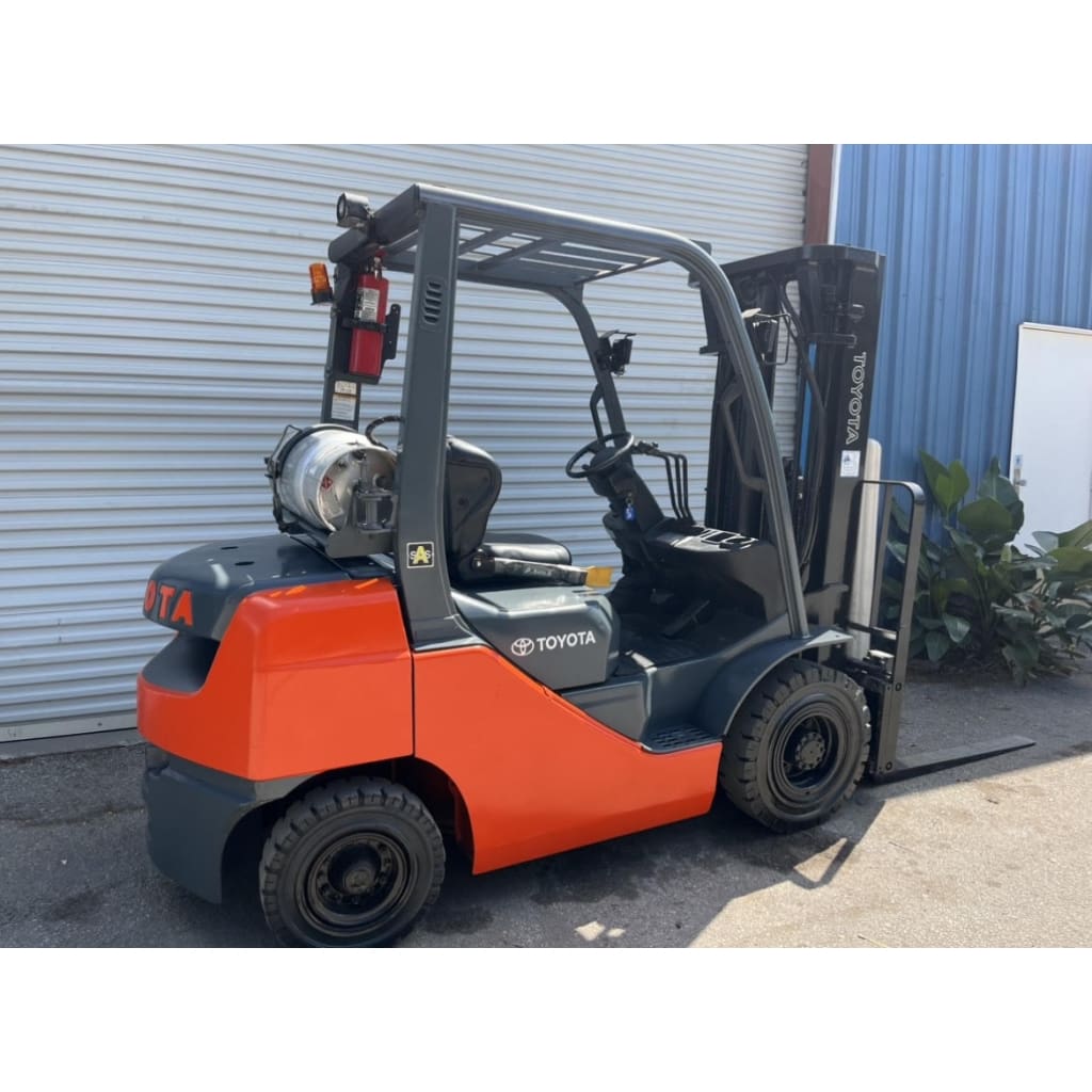 2007 Toyota 8FGU25 LPG 5000 lb. Forklift w/ Sideshift Solid Pneumatic Tires 189’H - Forklifts
