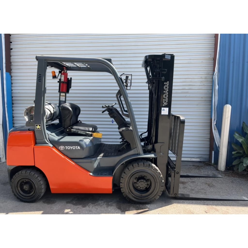 2007 Toyota 8FGU25 LPG 5000 lb. Forklift w/ Sideshift Solid Pneumatic Tires 189’H - Forklifts
