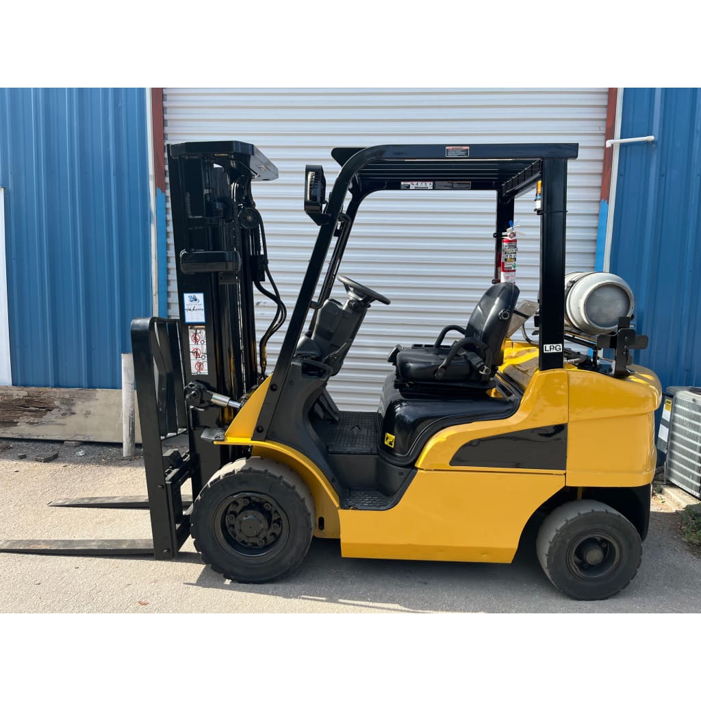 2009 Caterpillar P5000 5000 lb. LPG Forklift w/ Sideshift & Solid Pneumatic Tires 188’H - Forklifts