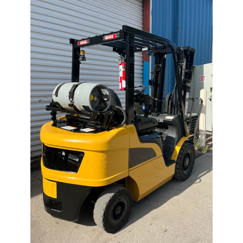 2009 Caterpillar P5000 5000 lb. LPG Forklift w/ Sideshift & Solid Pneumatic Tires 188’H - Forklifts