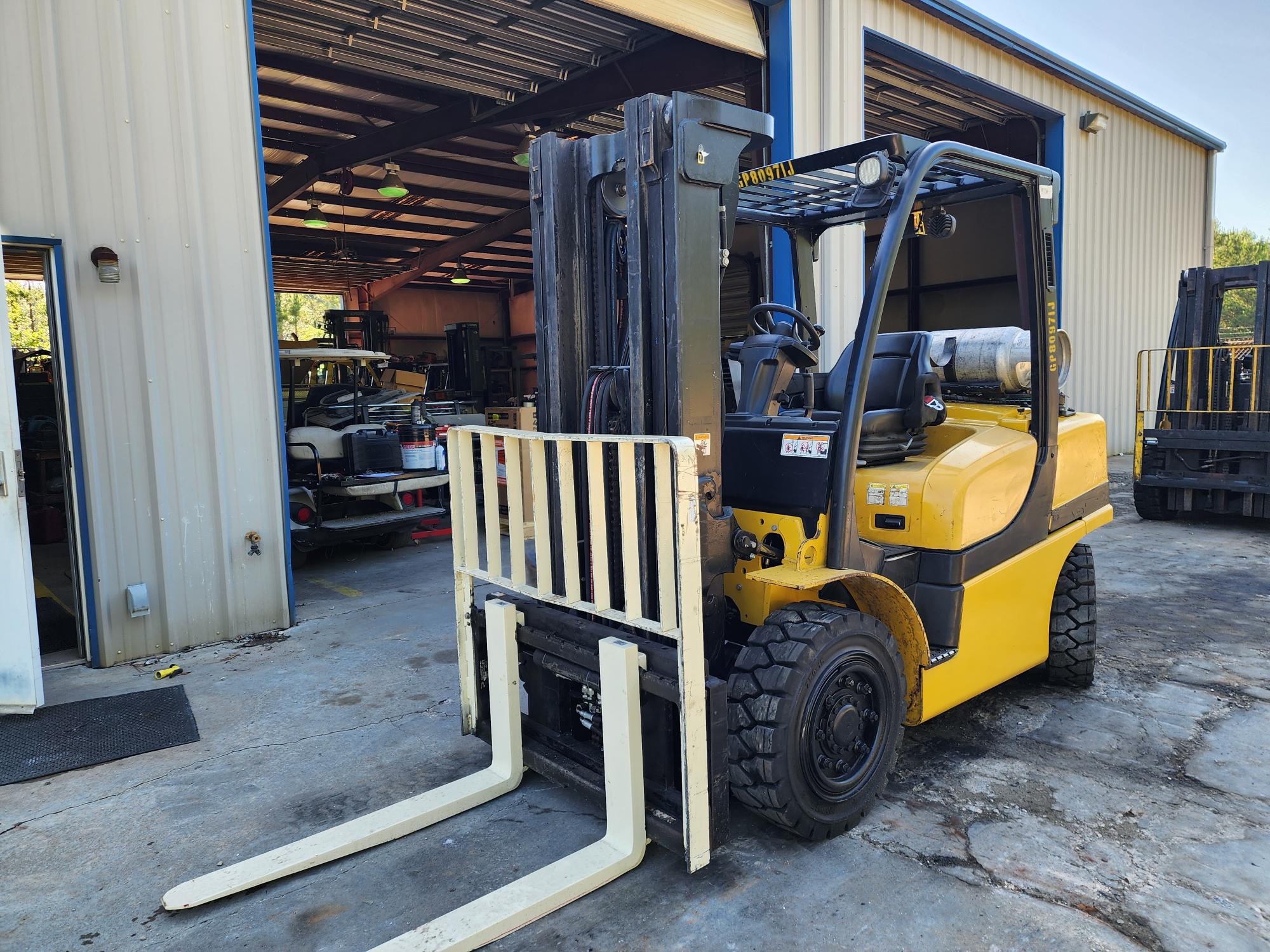 2011 Yale GLP080VX 8,000 lb. LPG Forklift w/ Sideshift 185"H