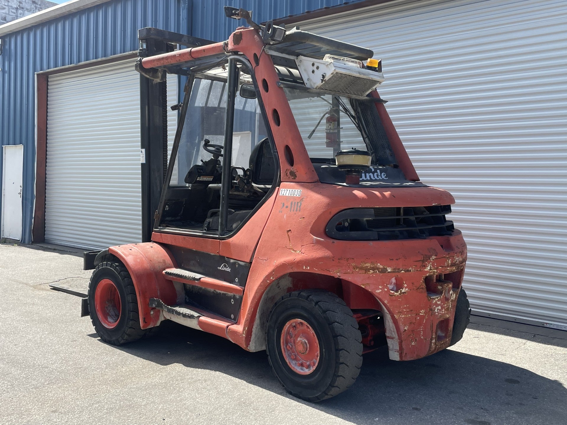 Montacargas diésel Linde H70D 2007 de 15,500 lb con neumáticos de doble rueda