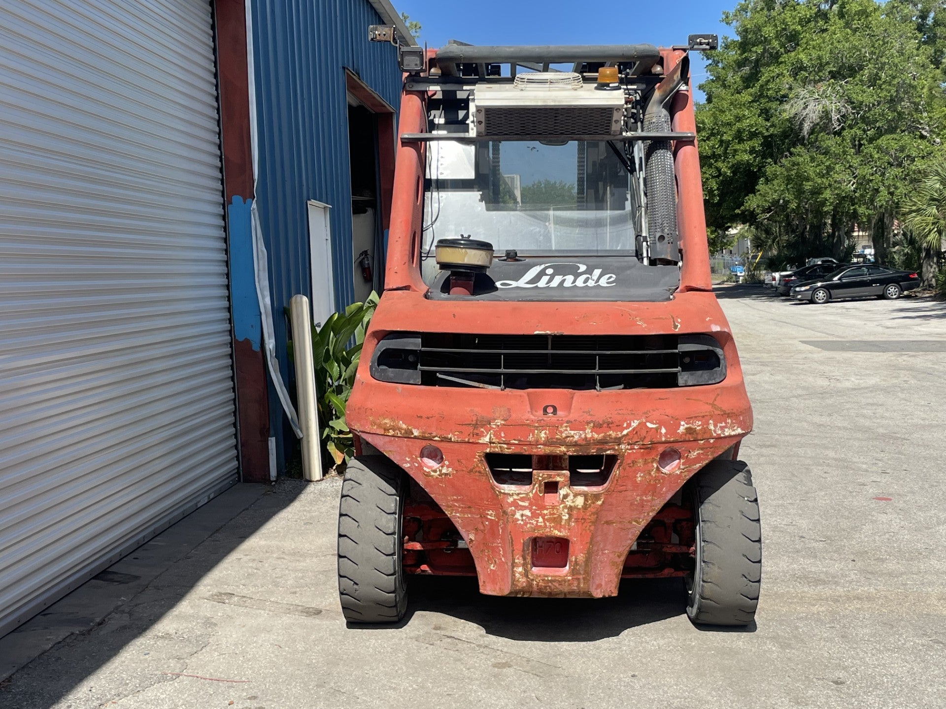 Montacargas diésel Linde H70D 2007 de 15,500 lb con neumáticos de doble rueda