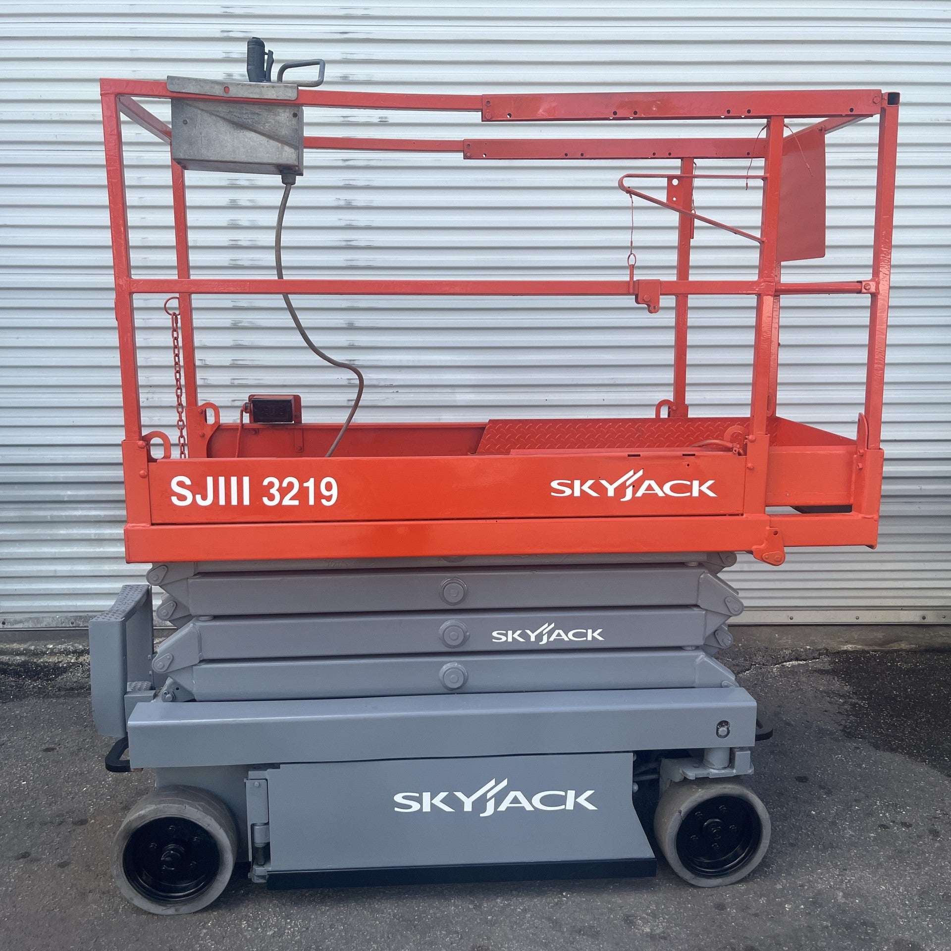 2011 SkyJack SJIII-3226 26'H Electric Scissor Lift Manlift Aerial Work Platform