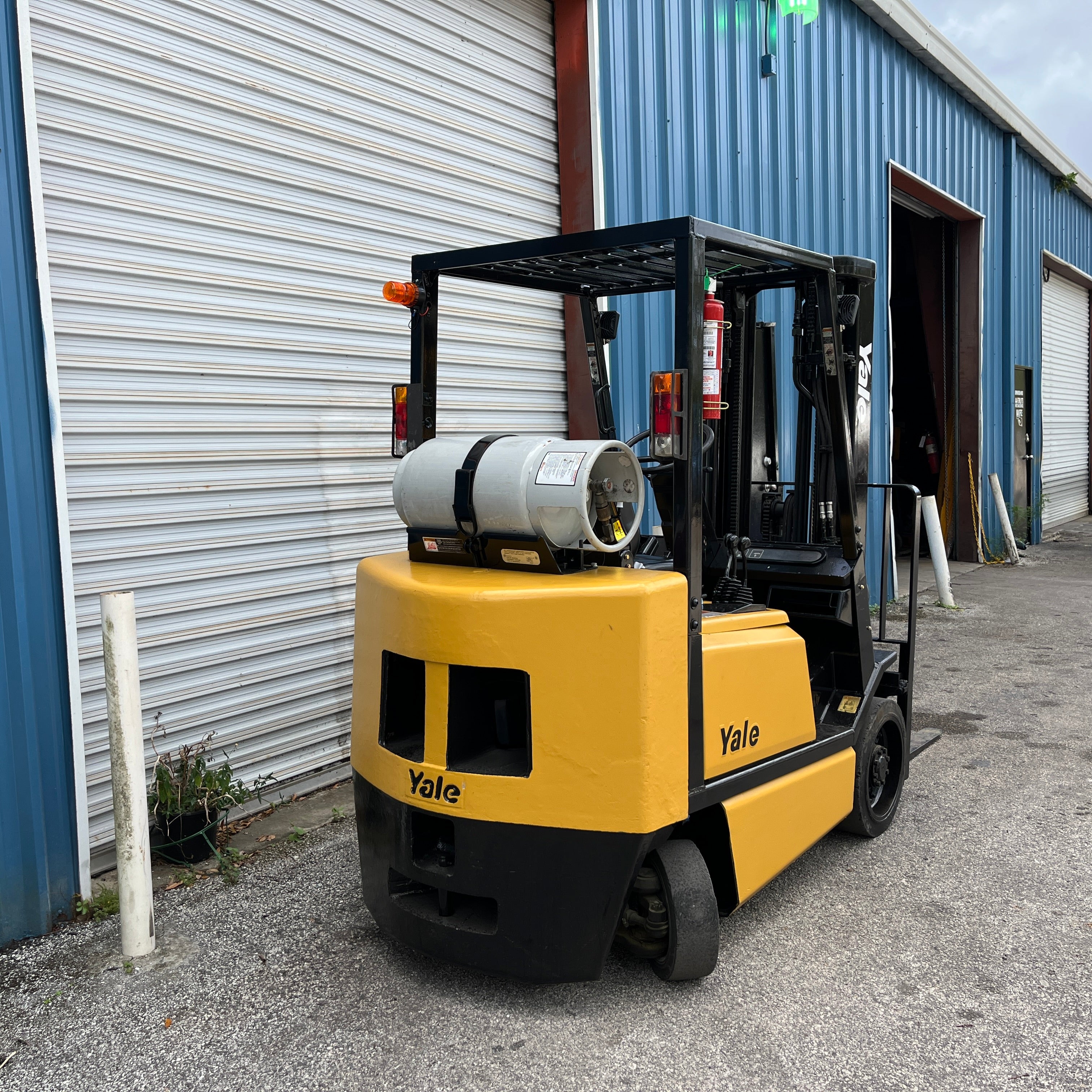 Yale GLC050RF 5000 lb. LPG Forklift w/ Sideshift & Cushion Tires 194"H
