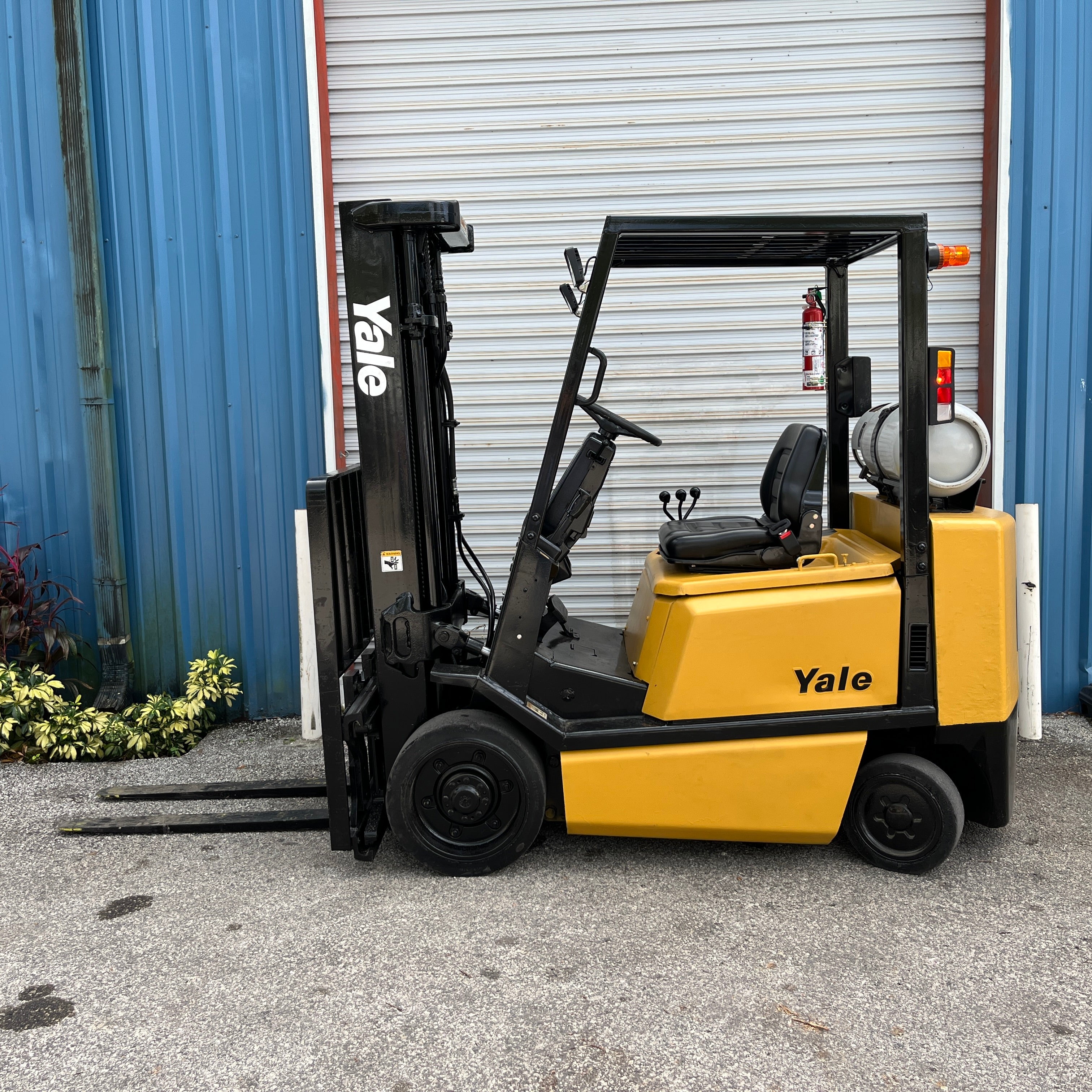 Yale GLC050RF 5000 lb. LPG Forklift w/ Sideshift & Cushion Tires 194"H