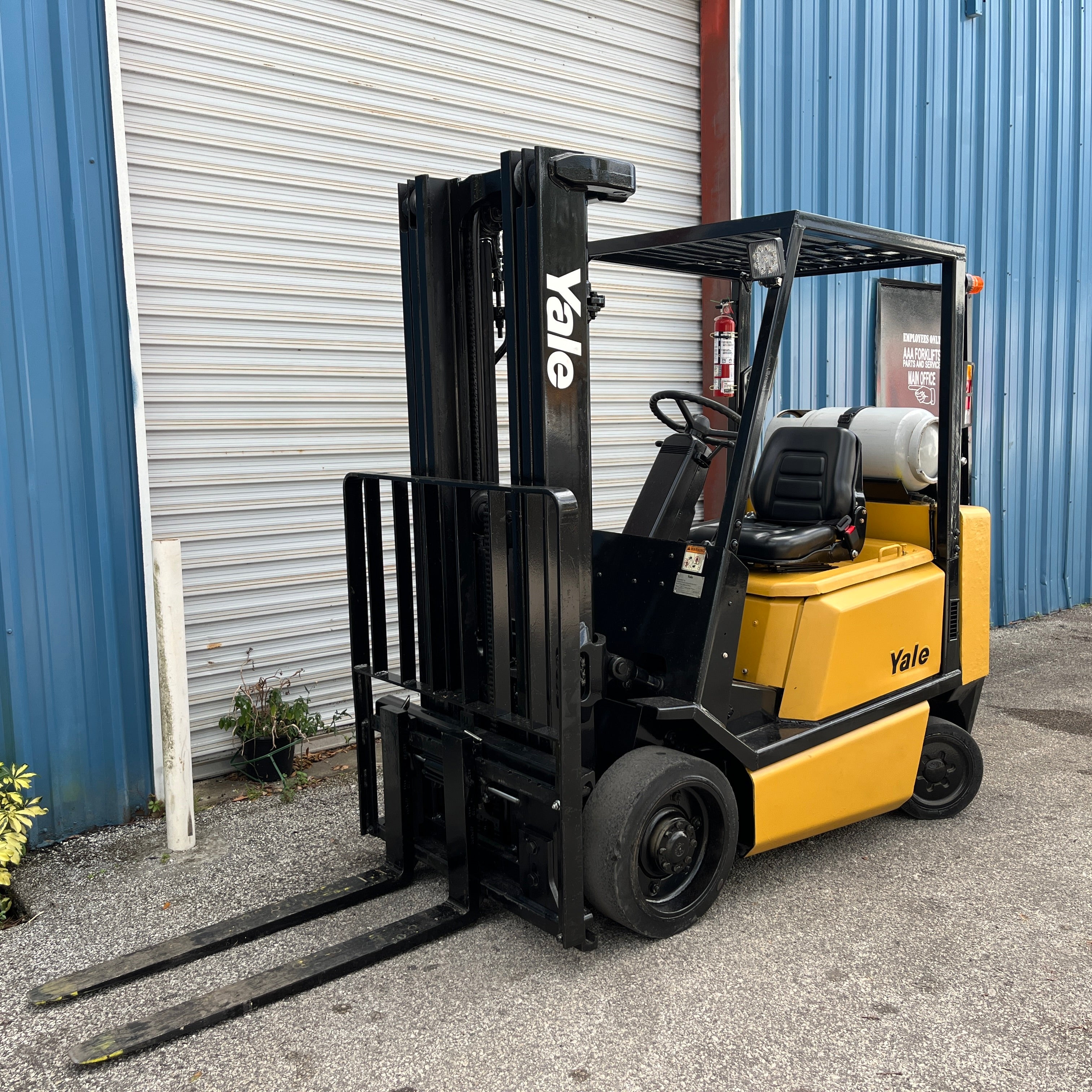 Yale GLC050RF 5000 lb. LPG Forklift w/ Sideshift & Cushion Tires 194"H