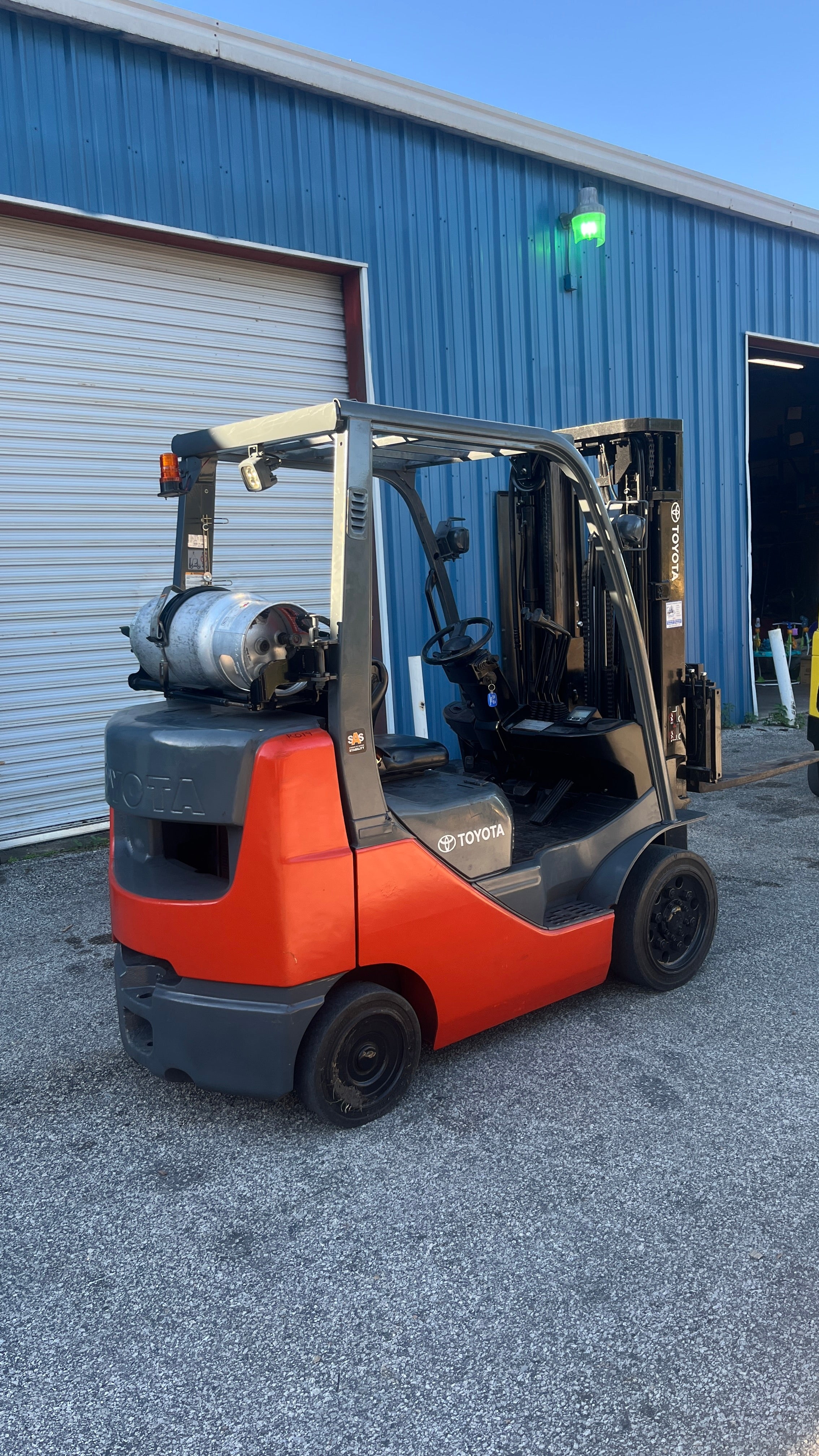 2015 Toyota 8FGCU25 LPG 5000 lb. Forklift w/ Sideshift & Fork Positioner