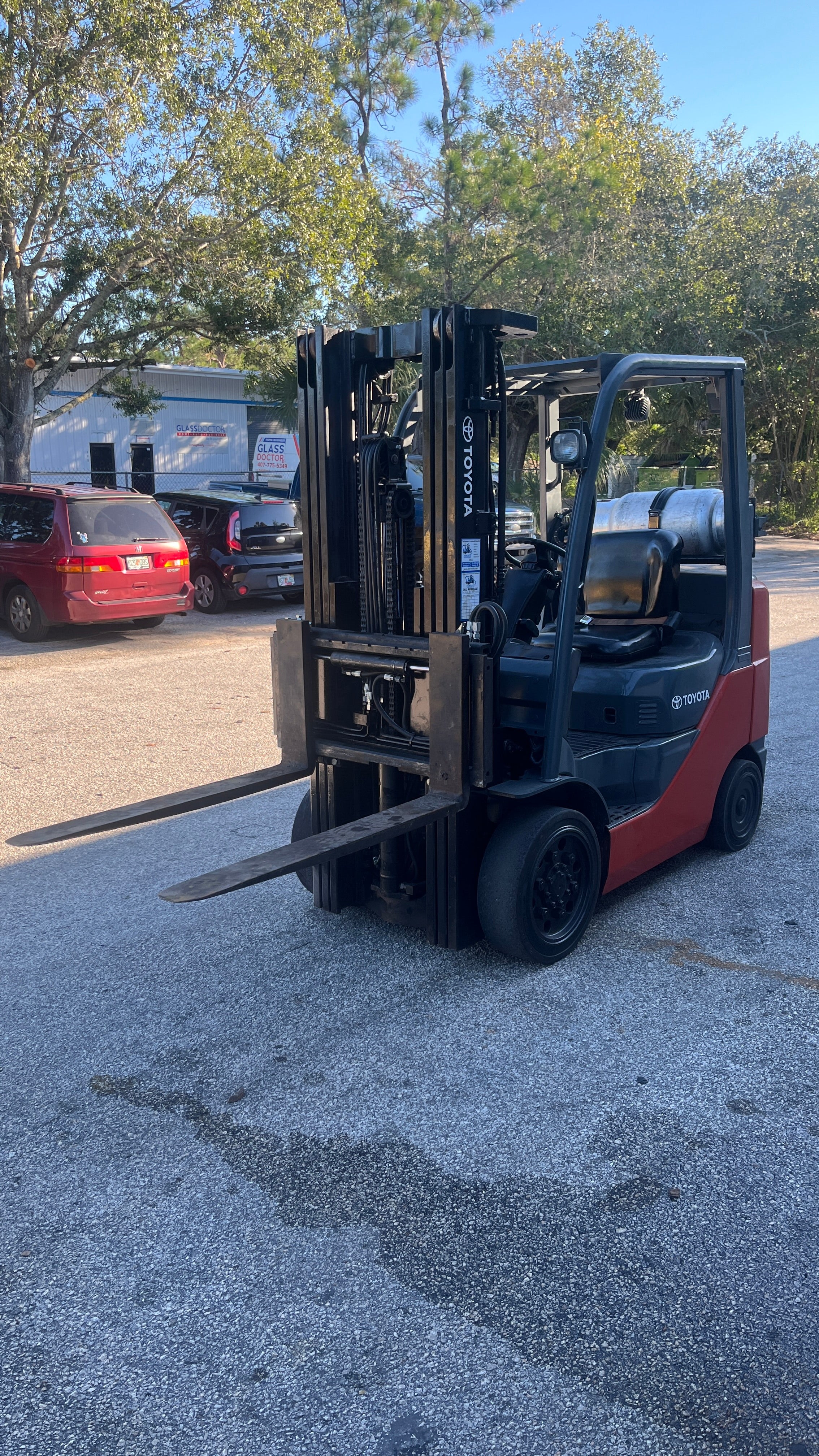 2015 Toyota 8FGCU25 LPG 5000 lb. Forklift w/ Sideshift & Fork Positioner