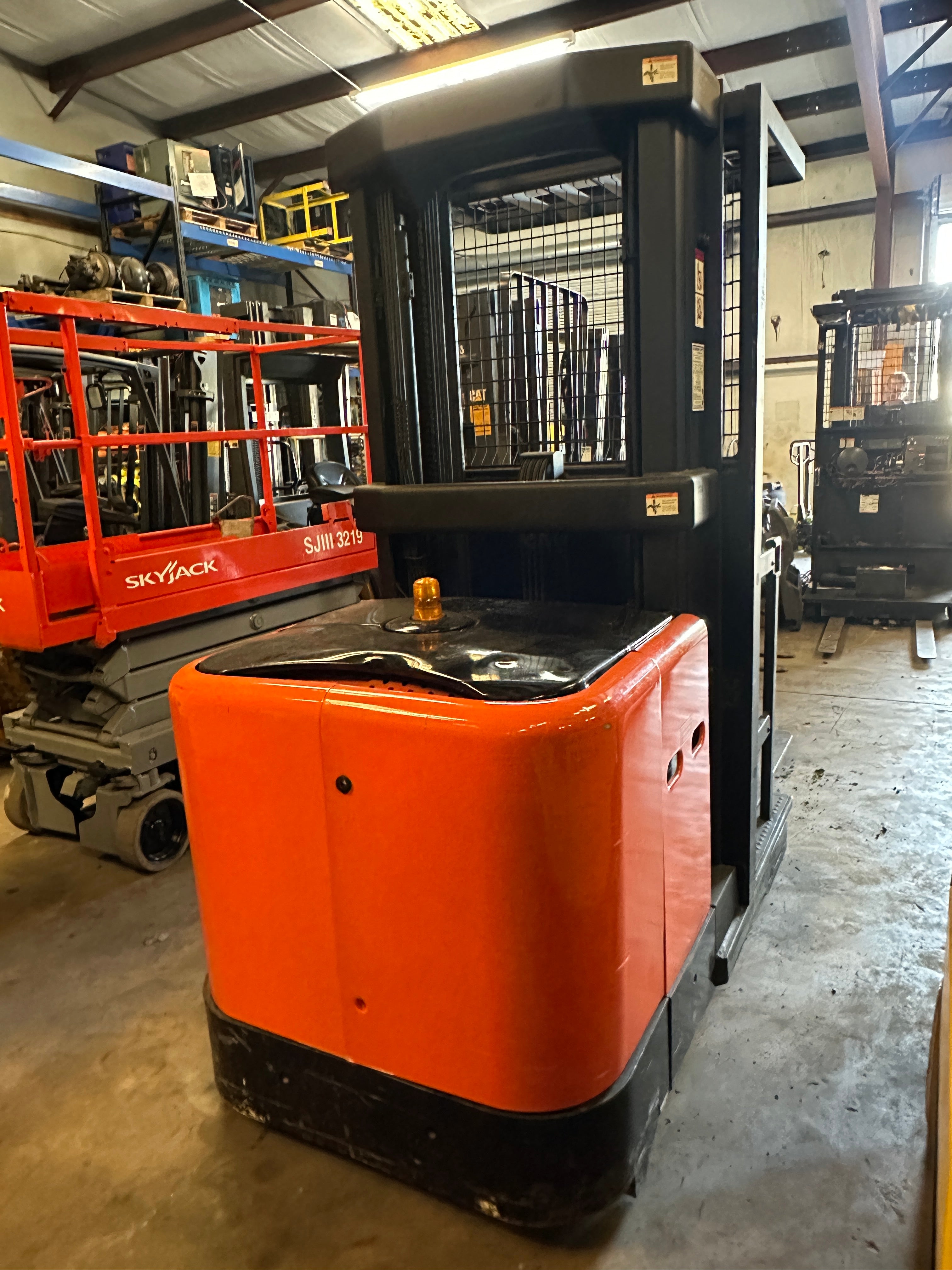 Crown SP3410-30 3000 lb. Order Picker Stockpicker Forklift 195"H NEW BATTERY