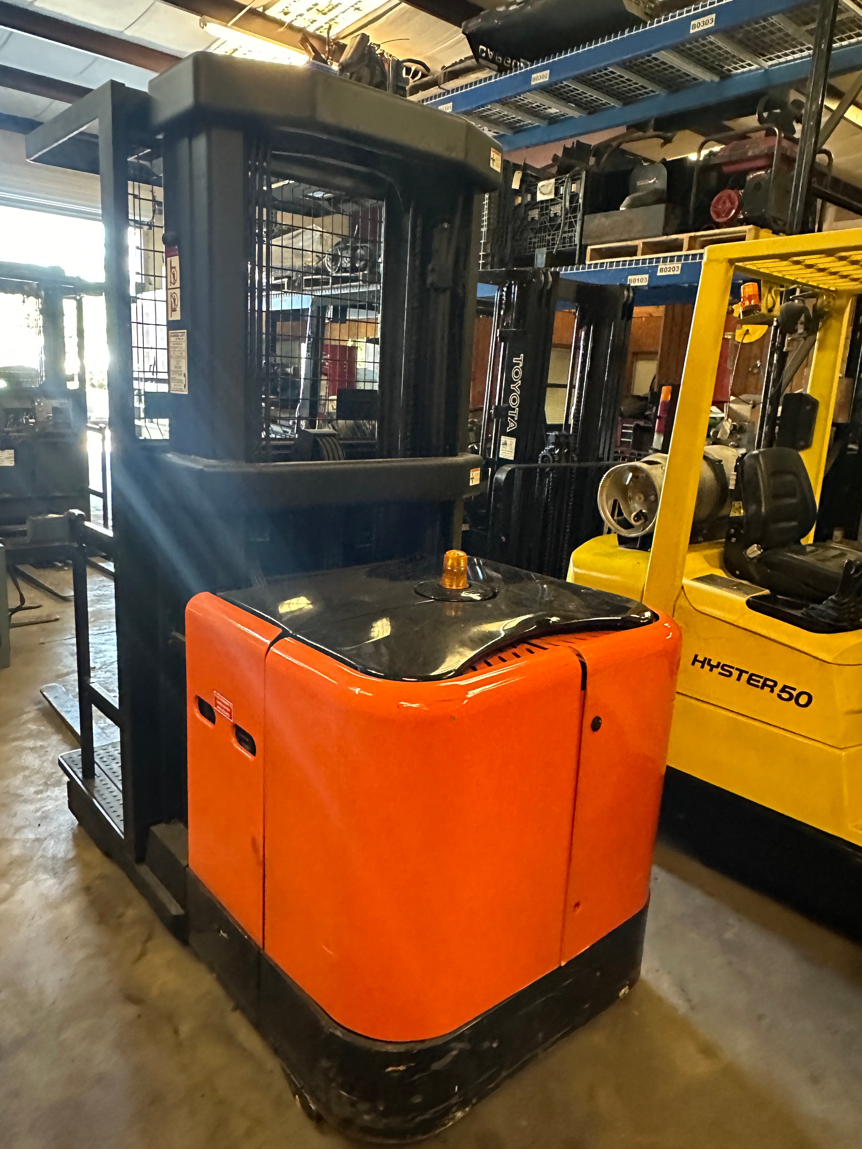 Crown SP3410-30 3000 lb. Order Picker Stockpicker Forklift 195"H NEW BATTERY