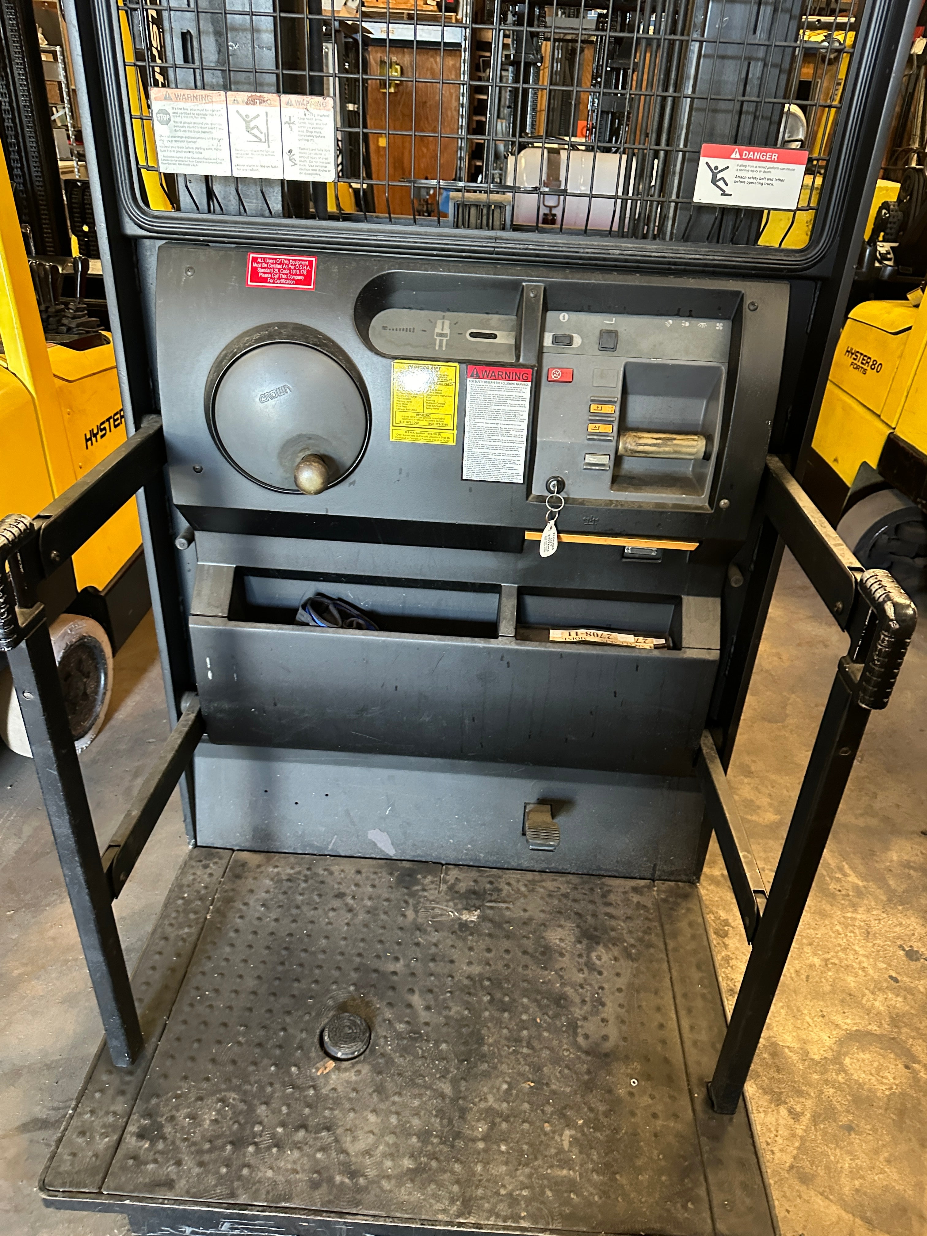 Crown SP3410-30 3000 lb. Order Picker Stockpicker Forklift 195"H NEW BATTERY