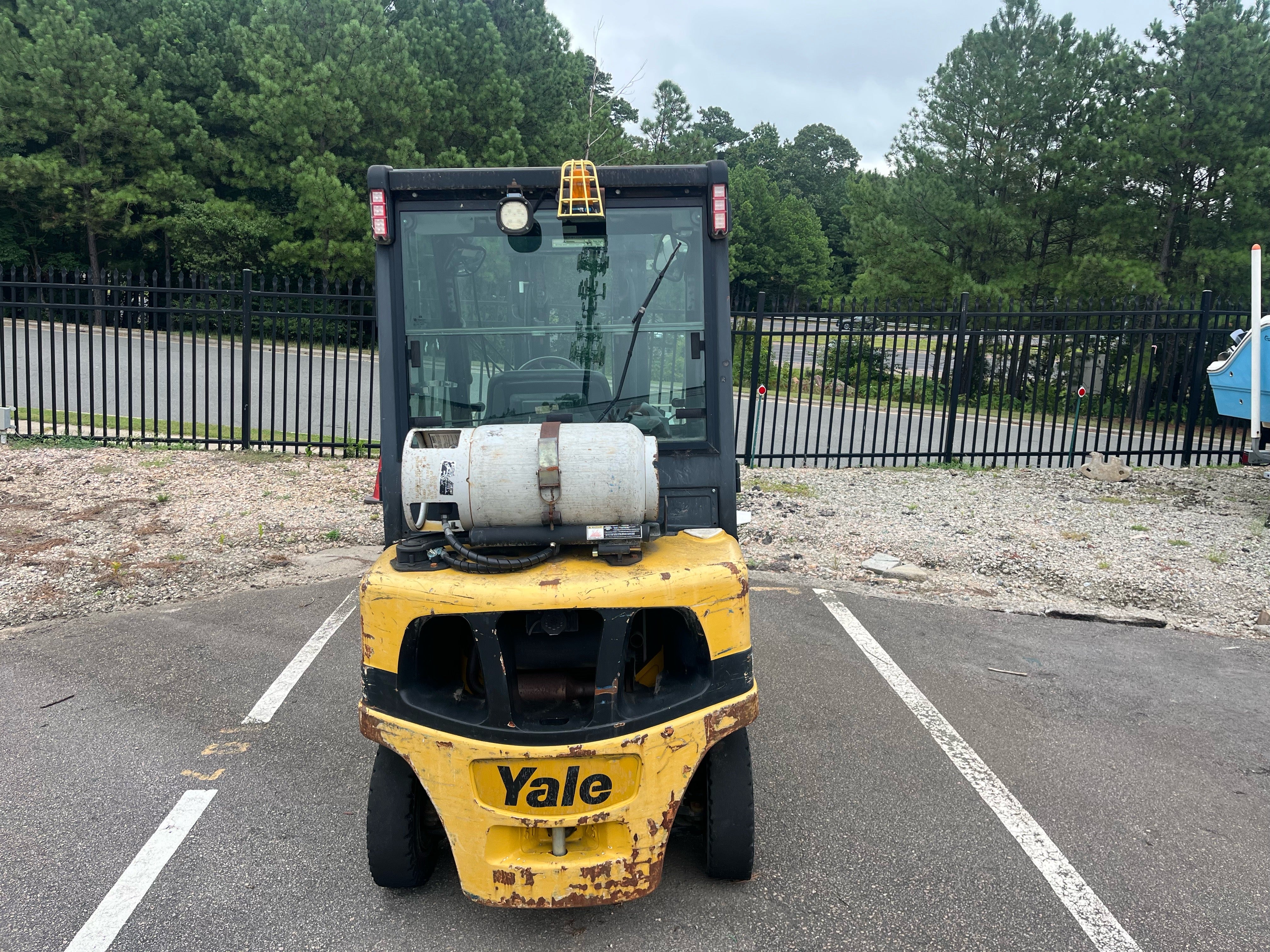 2015 Yale GLP050VX 5000 lb. LPG Forklift w/ Sideshift & Solid Pneumatic 189"H