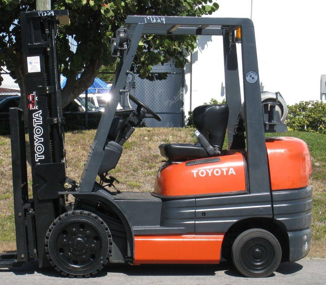Toyota 42-6FGU25 5000LBS LPG Forklift Solid Pneumatic Tires 189" HT Side Shift