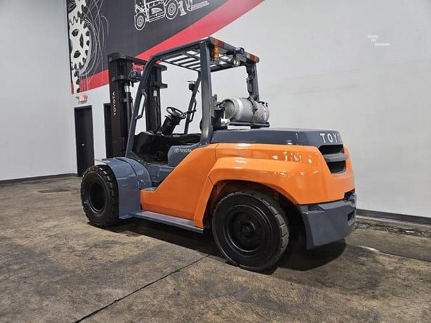2015 Yale GLC120VX Montacargas LPG de 12,000 lb con desplazamiento lateral y neumáticos acolchados 282.4"H