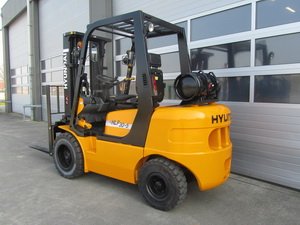 2017 Hyundai 25L-7A 5000 lb. LPG Forklift w/ Sideshift & Solid Pneumatic 185"H