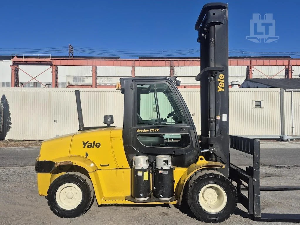 Montacargas diésel Yale GDP155VX 2008 REACONDICIONADO de 15,500 lb con desplazamiento lateral y rueda doble de 212.6"H