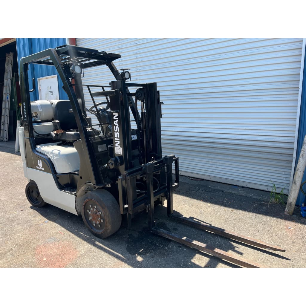 REFURBISHED 2008 Nissan MCP1F2A20LV 4000 lb. LPG Forklift w/ Sideshift 80H Truck Mast - Forklifts