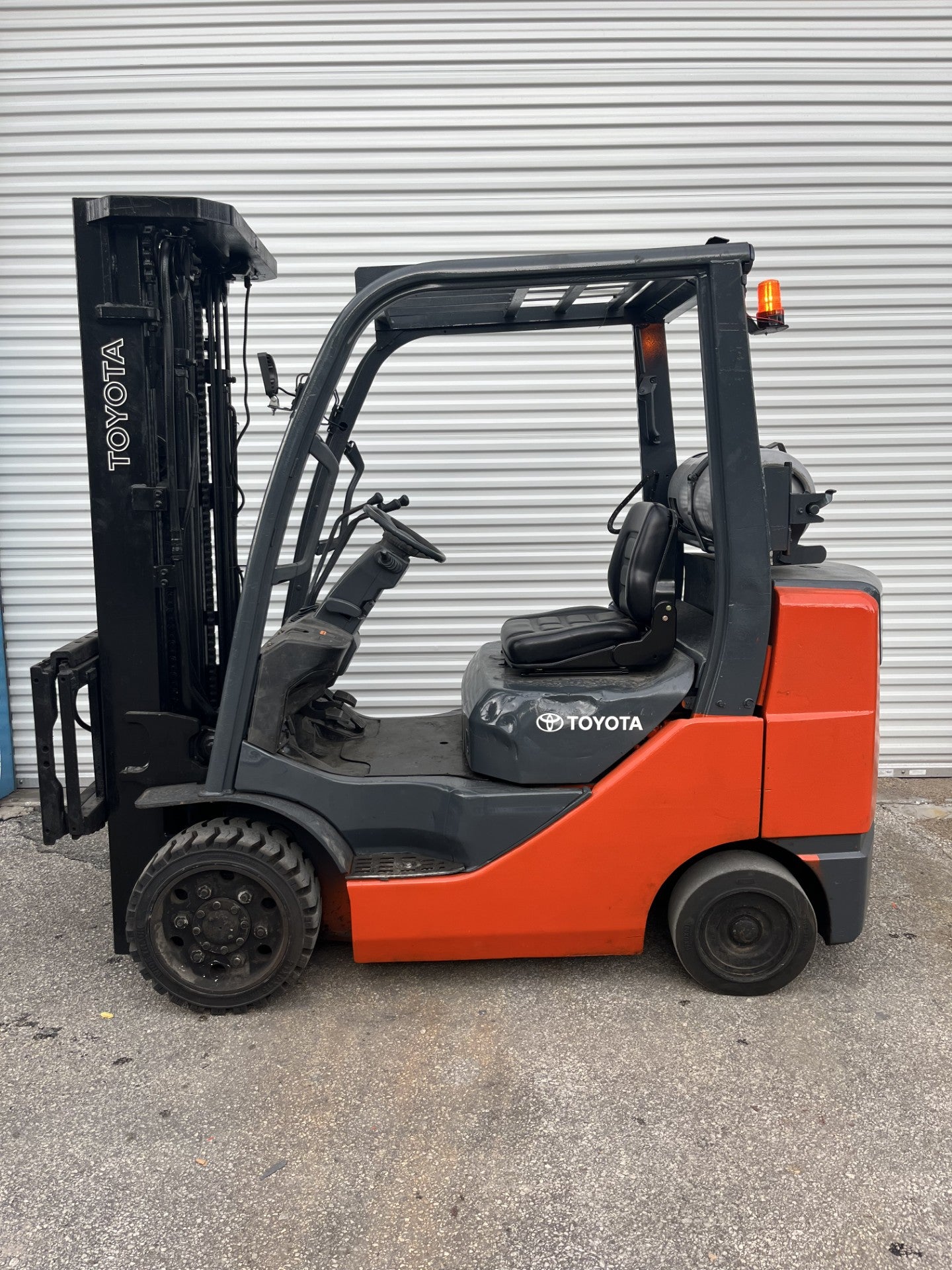 2011 Toyota 8FGCU30 LPG 6000 lb. Forklift w/ Sideshift 187"H
