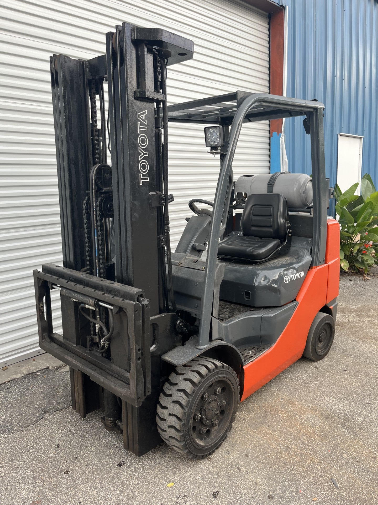 2011 Toyota 8FGCU30 LPG 6000 lb. Forklift w/ Sideshift 187"H