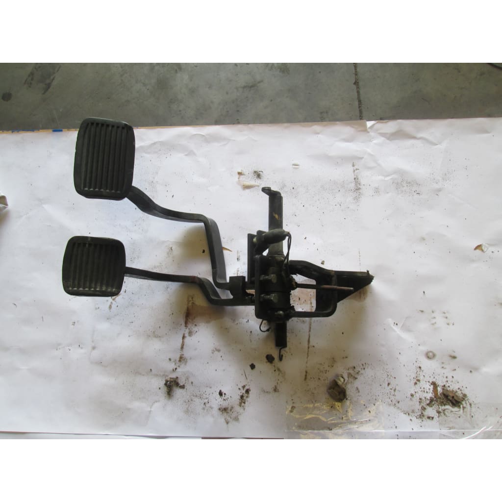 Caterpillar Gas And Brake Pedals - Parts