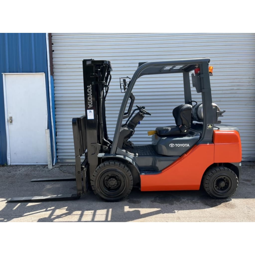 2007 Toyota 8FGU25 LPG 5000 lb. Forklift w/ Sideshift Solid Pneumatic Tires 189’H - Forklifts