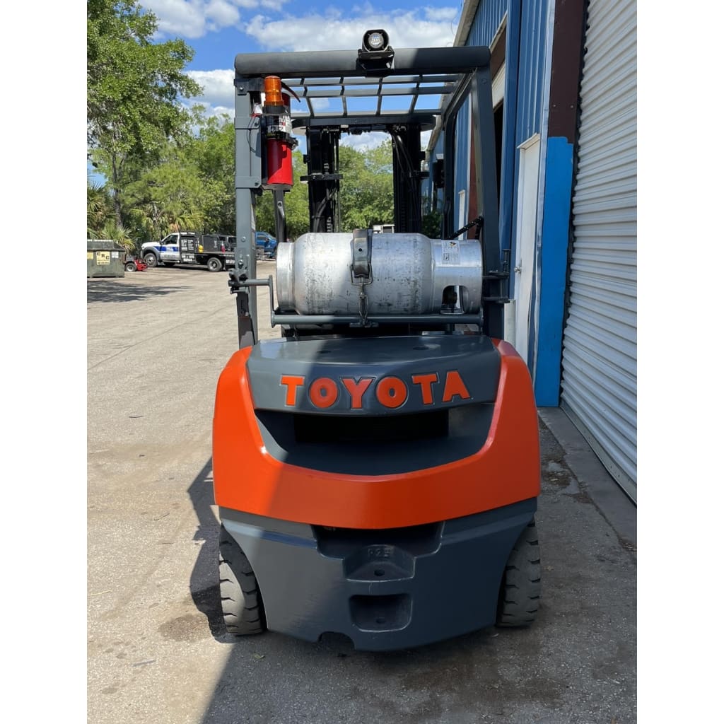 2007 Toyota 8FGU25 LPG 5000 lb. Forklift w/ Sideshift Solid Pneumatic Tires 189’H - Forklifts