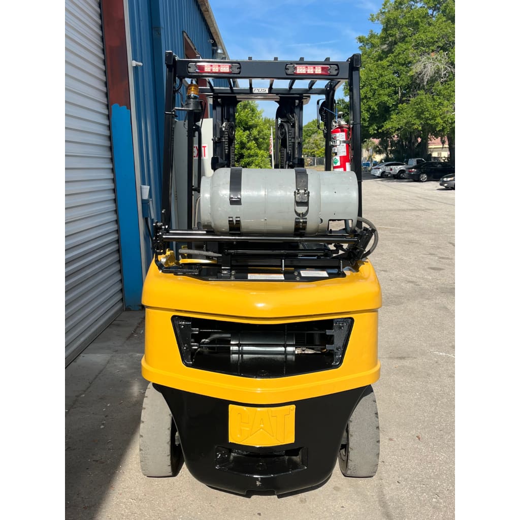 2009 Caterpillar P5000 5000 lb. LPG Forklift w/ Sideshift & Solid Pneumatic Tires 188’H - Forklifts