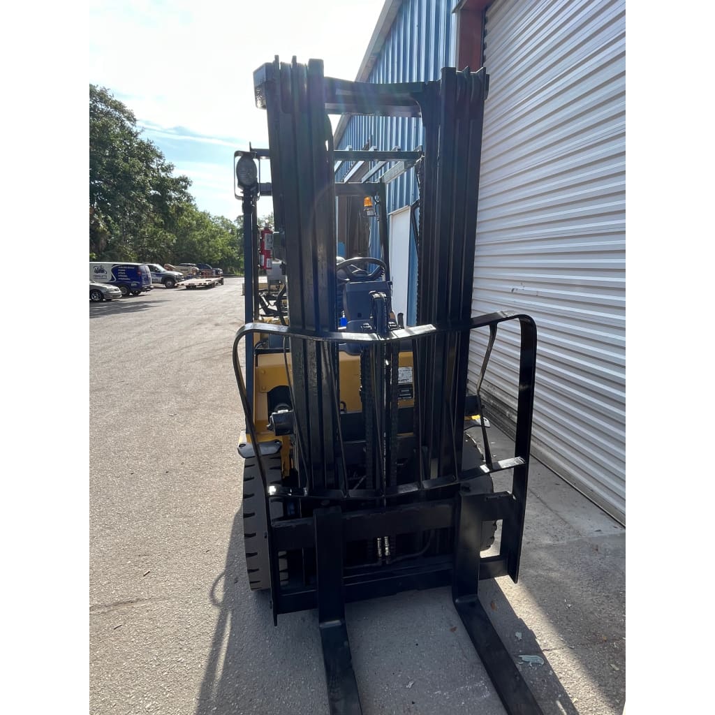 2009 Caterpillar P5000 5000 lb. LPG Forklift w/ Sideshift & Solid Pneumatic Tires 188’H - Forklifts
