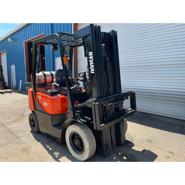 2012 Doosan G25G 5000 lb. LPG Forklift w/ Sideshift & Solid Pneumatic Tires 188H - Forklifts