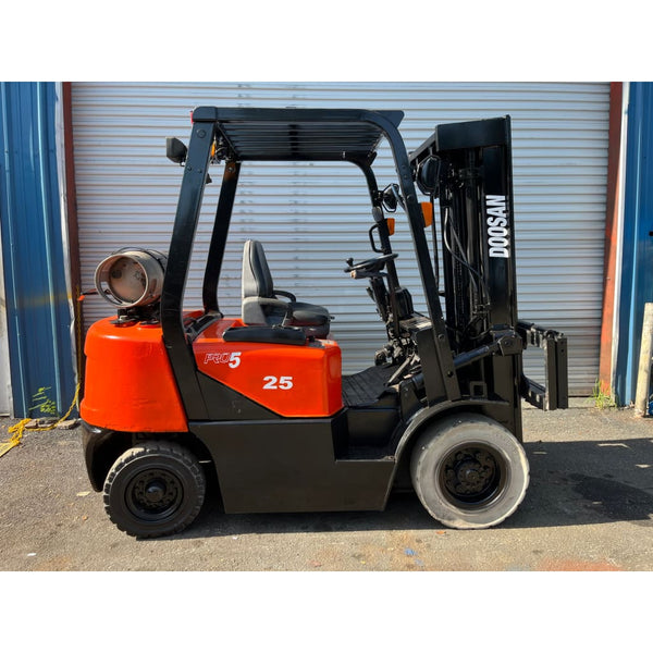 2012 Doosan G25G 5000 lb. LPG Forklift w/ Sideshift & Solid Pneumatic Tires 188H - Forklifts