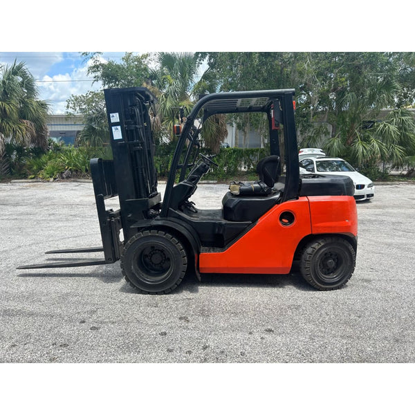 2015 Toyota 8FD35U 8000 lb. Diesel Forklift w/ Sideshift & Solid Pneumatic Tires 187H - Forklifts