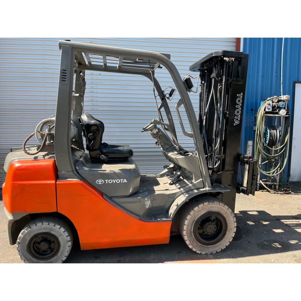 2016 Toyota 8FGU25 LPG/Gas 5000 lb. Forklift w/ Sideshift Solid Pneumatic Tires 189H - Forklifts