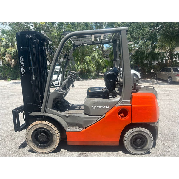 2018 Toyota 8FGU25 LPG 5000 lb. Forklift w/ Sideshift Solid Pneumatic Tires 189H - Forklifts