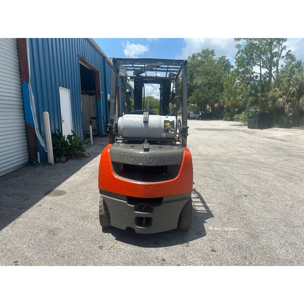 2018 Toyota 8FGU25 LPG 5000 lb. Forklift w/ Sideshift Solid Pneumatic Tires 189H - Forklifts