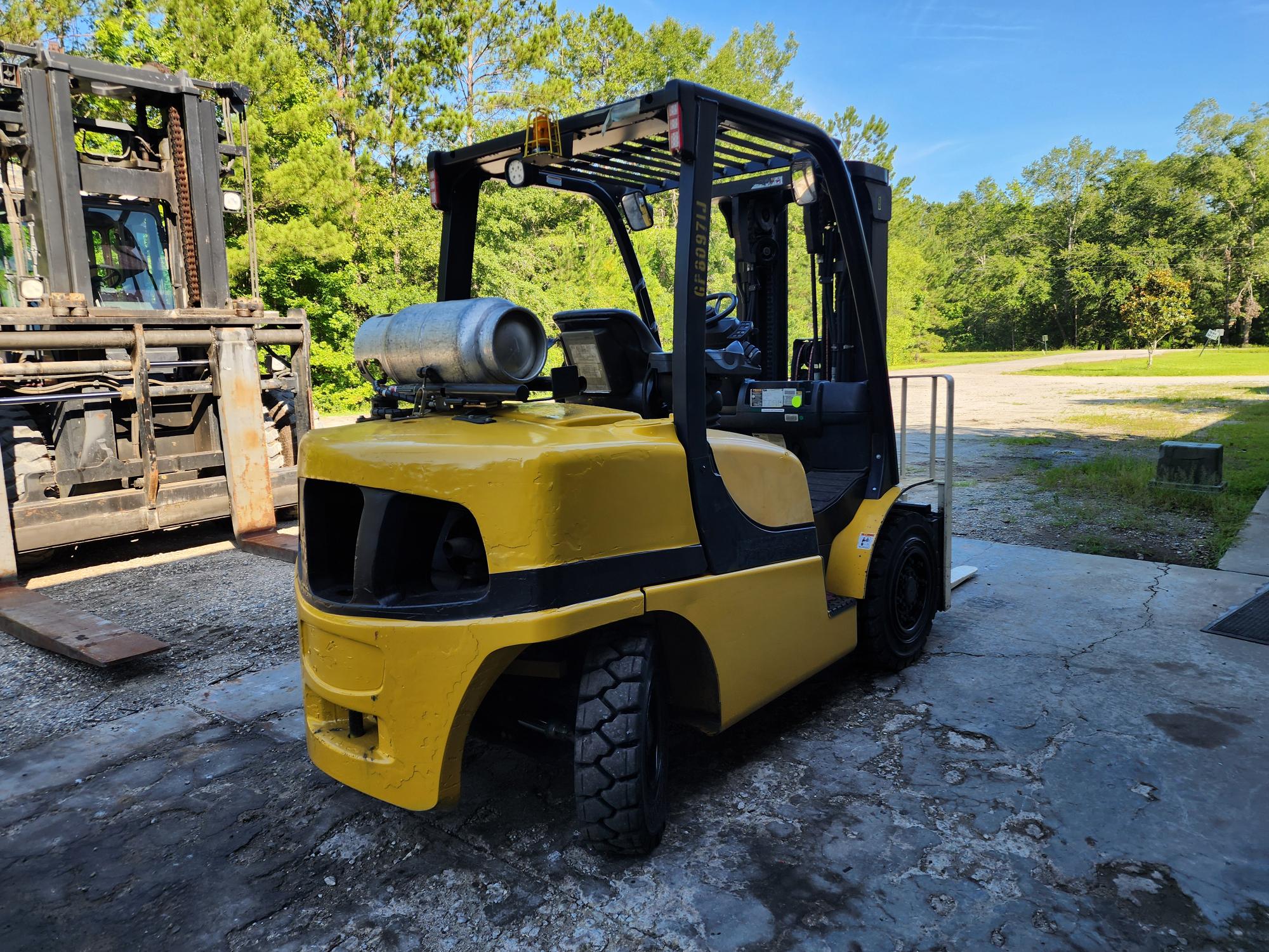 2011 Yale GLP080VX 8,000 lb. LPG Forklift w/ Sideshift 185"H