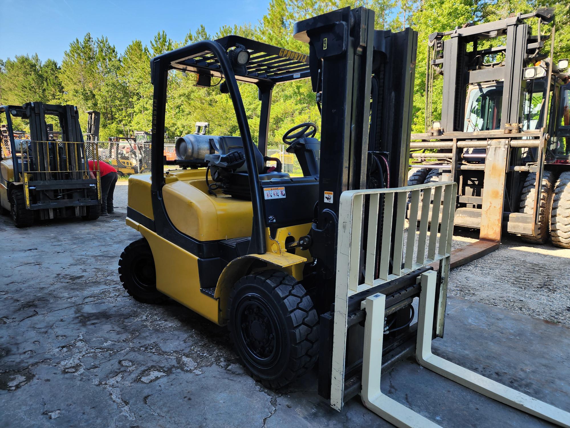 2011 Yale GLP080VX 8,000 lb. LPG Forklift w/ Sideshift 185"H