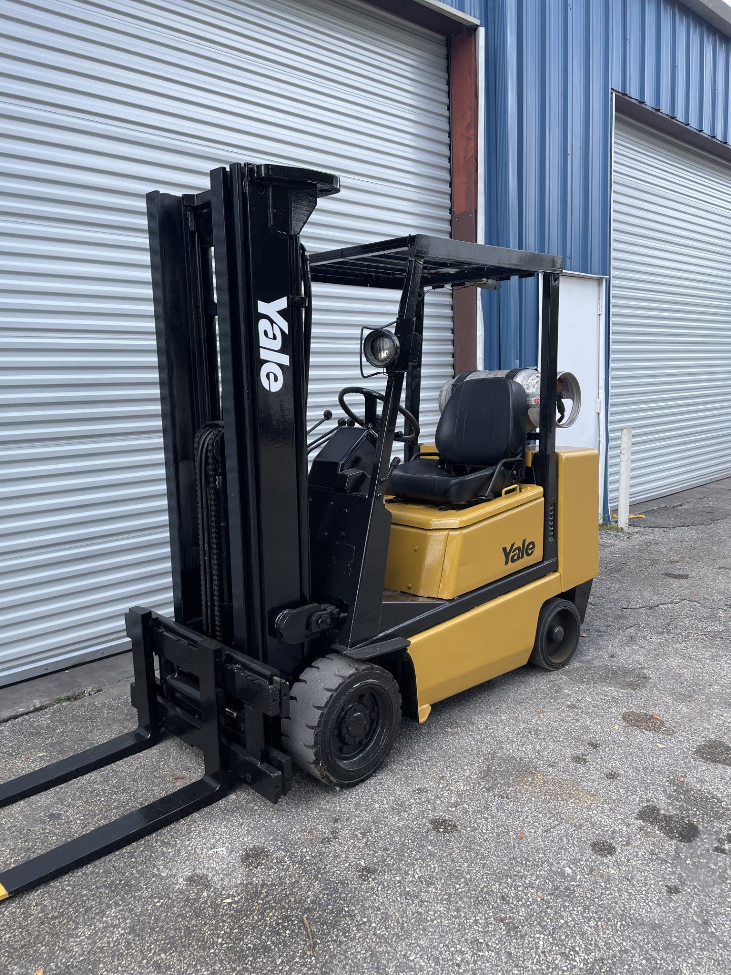 Yale GLC050DE 5000lb LPG Forklift w/ Sideshift 190"H Cushion Tires