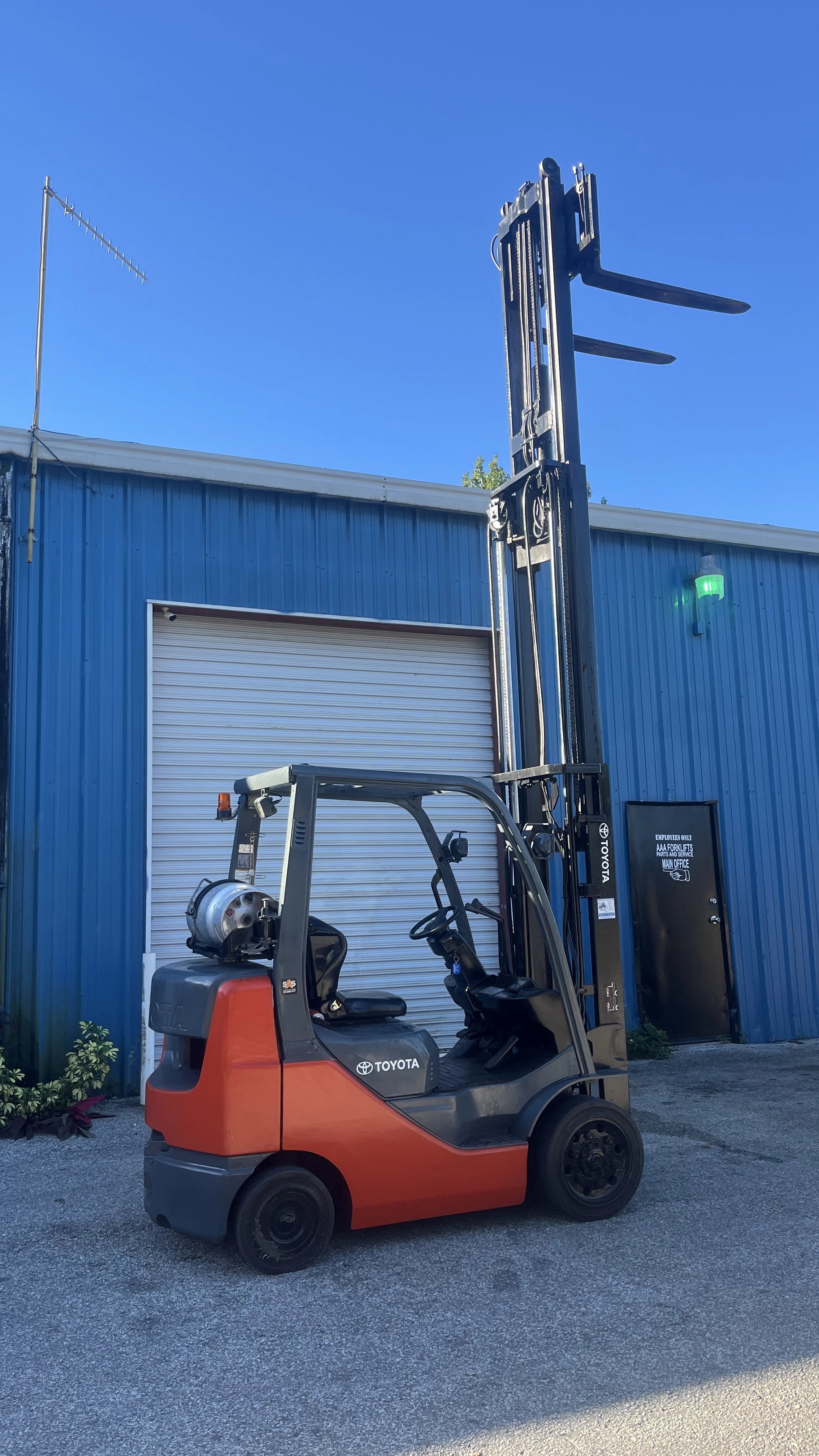 2015 Toyota 8FGCU25 LPG 5000 lb. Forklift w/ Sideshift & Fork Positioner