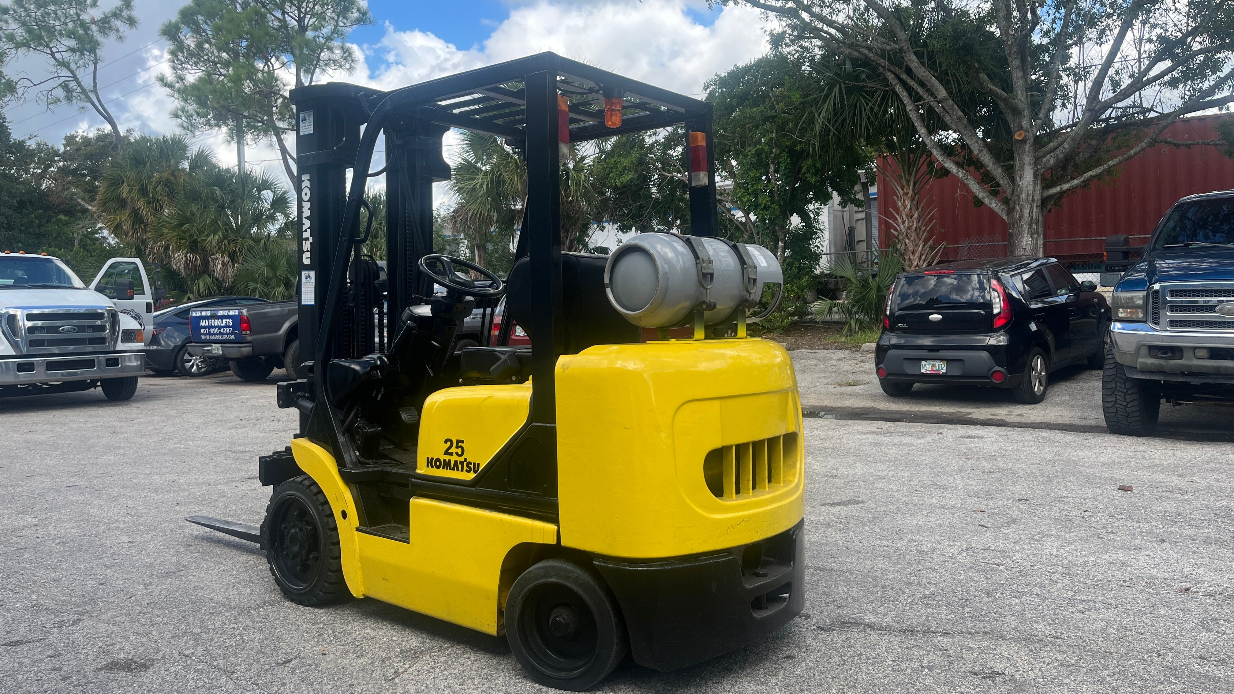 Komatsu FG25ST-12 5000 lb. LPG Forklift w/ Sideshift 188"H