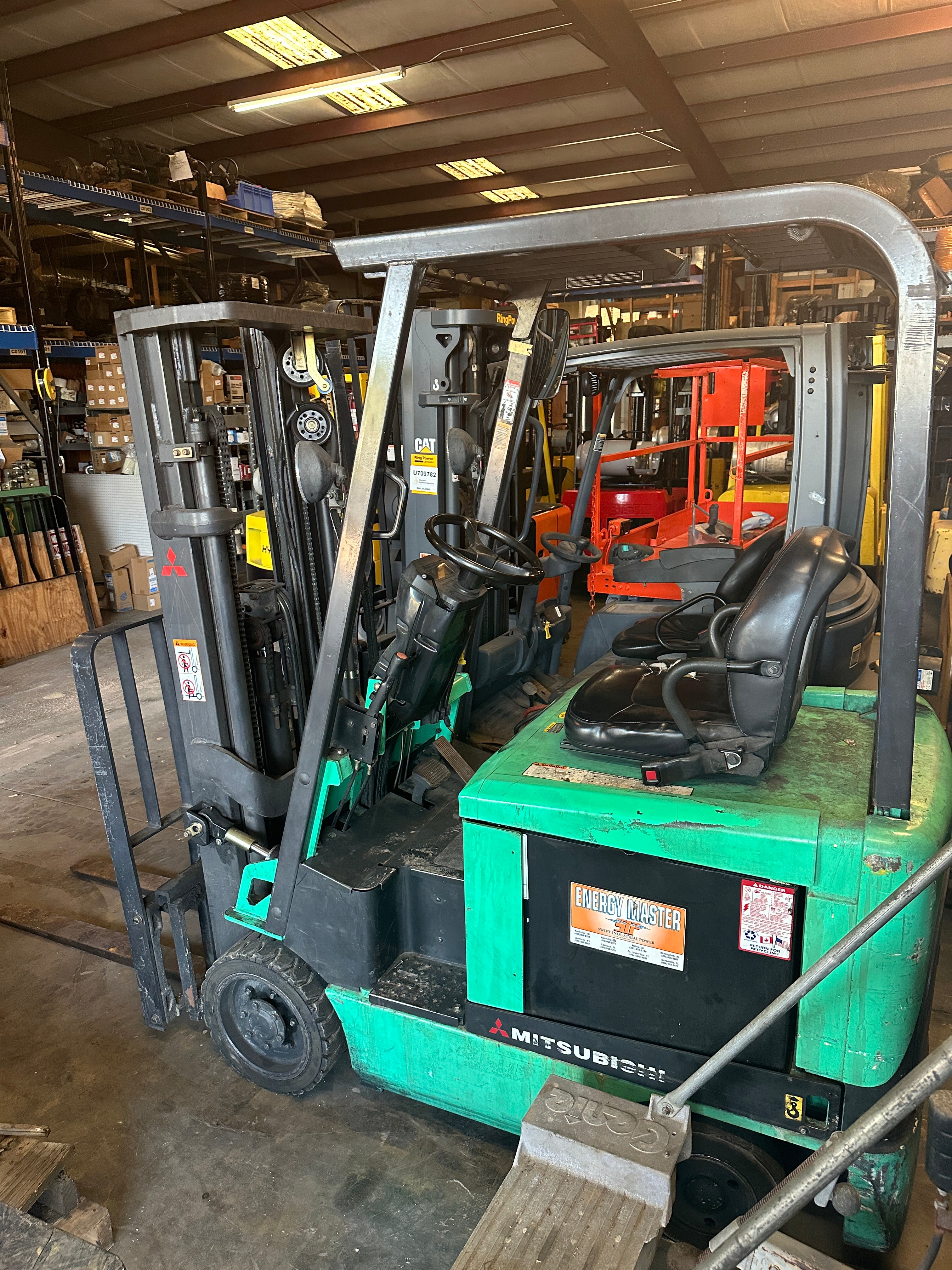 2005 Mitsubishi FGC15N Montacargas LPG de 3000 lb con desplazamiento lateral 187"H