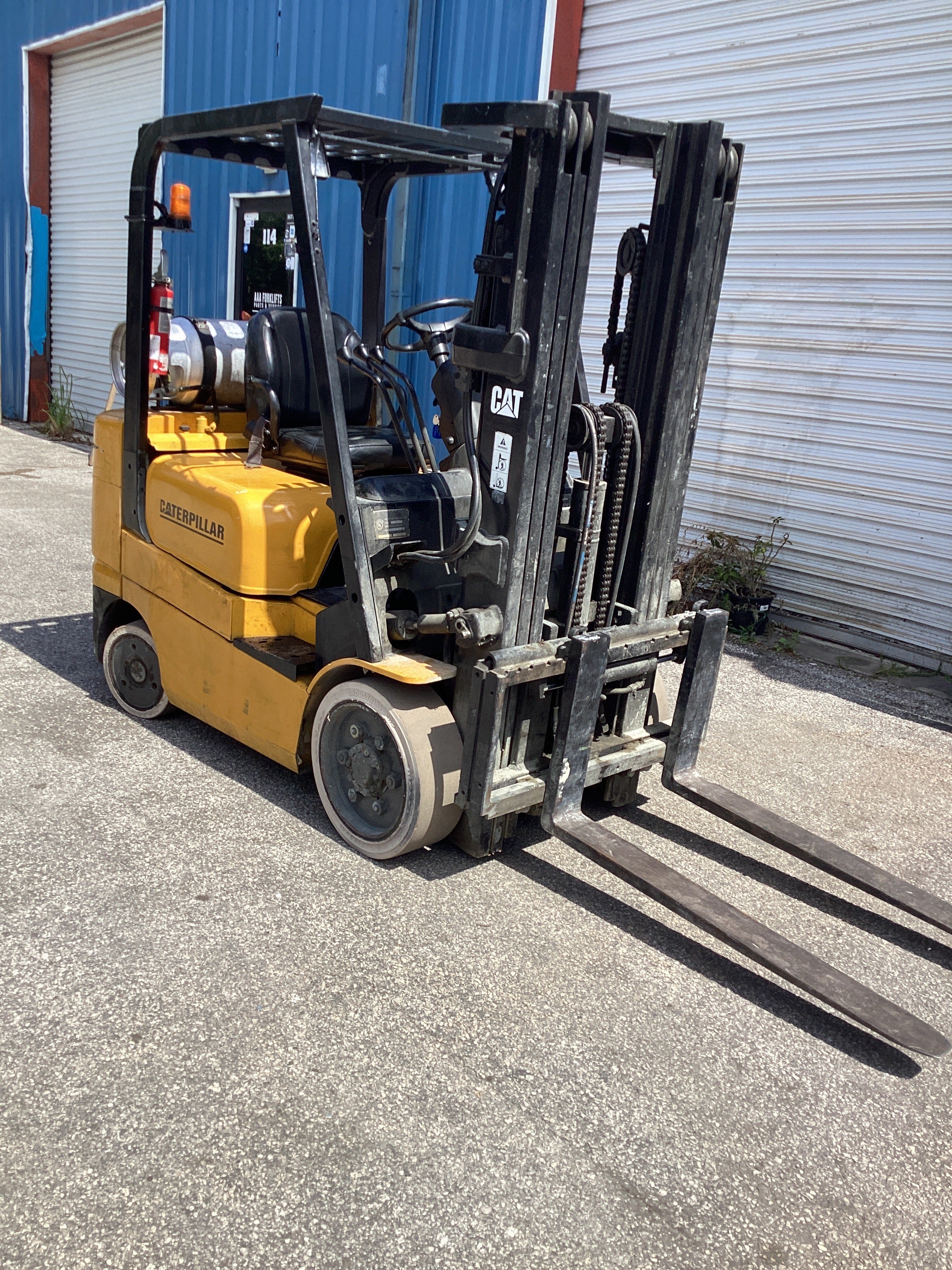 2004 Caterpillar GC25K 5000 LB. LPG Forklift w/ Sideshift 170"H