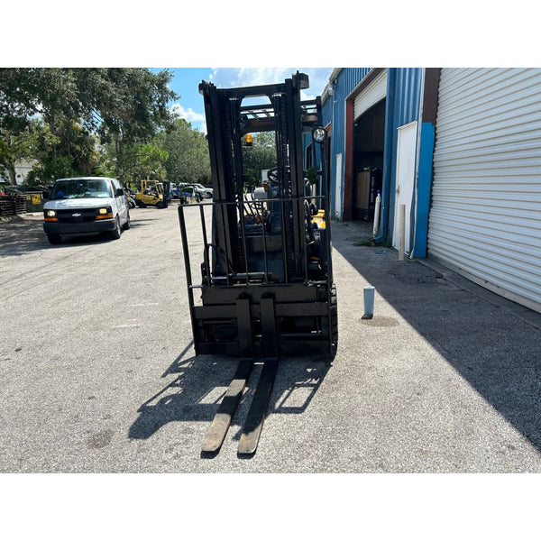 Caterpillar GC30K 6000 lb. LPG Forklift w/ Sideshift & Fork Positioner 130H - Forklifts