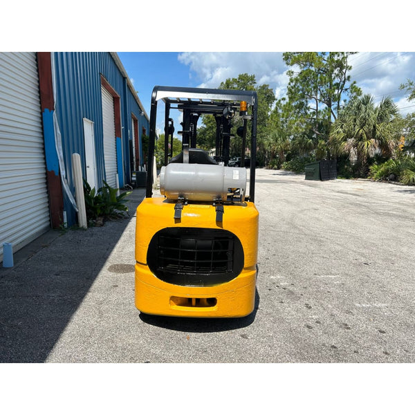 Caterpillar GC30K 6000 lb. LPG Forklift w/ Sideshift & Fork Positioner 130H - Forklifts