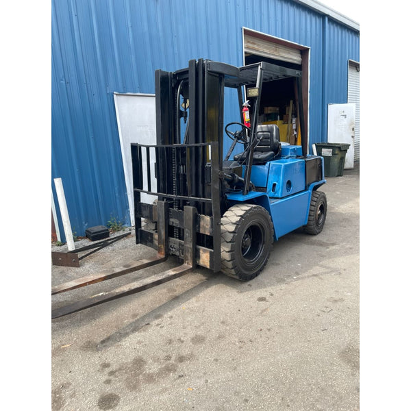Clark C500-Y60D 6000 lb. Diesel Forklift w/ Sideshift & Solid Pneumatic Tires - Forklifts