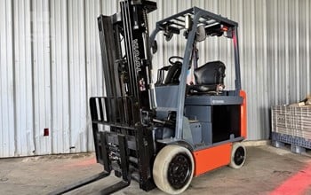 2019 Toyota 8FBCU25 LPG 5000 lb. Forklift w/ Sideshift & Fork Positioner