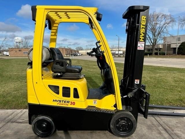 2005 Yale GLC030VX Montacargas LPG de 3000 lb con desplazamiento lateral y neumáticos acolchados 187"H