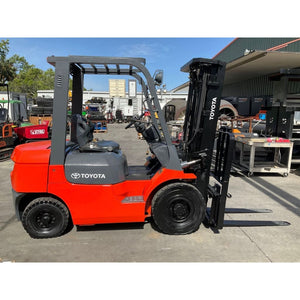 REFURB 2003 Toyota 7FGU25 LPG 5000 lb. Forklift w/ Sideshift & Solid Pneumatic Tires 189H - Forklifts