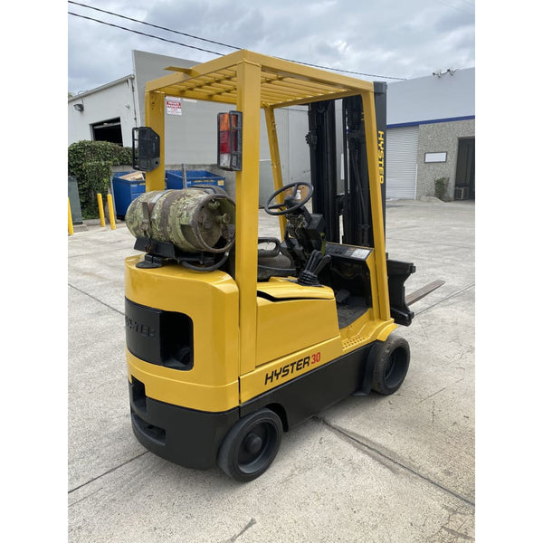 REFURBISHED 2003 Hyster S30XM 3000 lb. LPG Forklift w/ Sideshift 189H - Forklifts