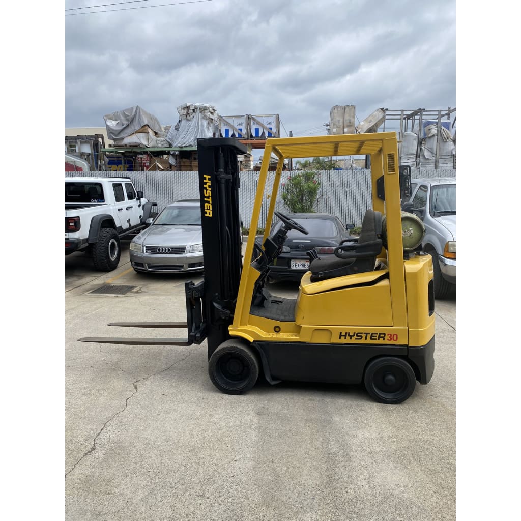 REFURBISHED 2003 Hyster S30XM 3000 lb. LPG Forklift w/ Sideshift 189H - Forklifts